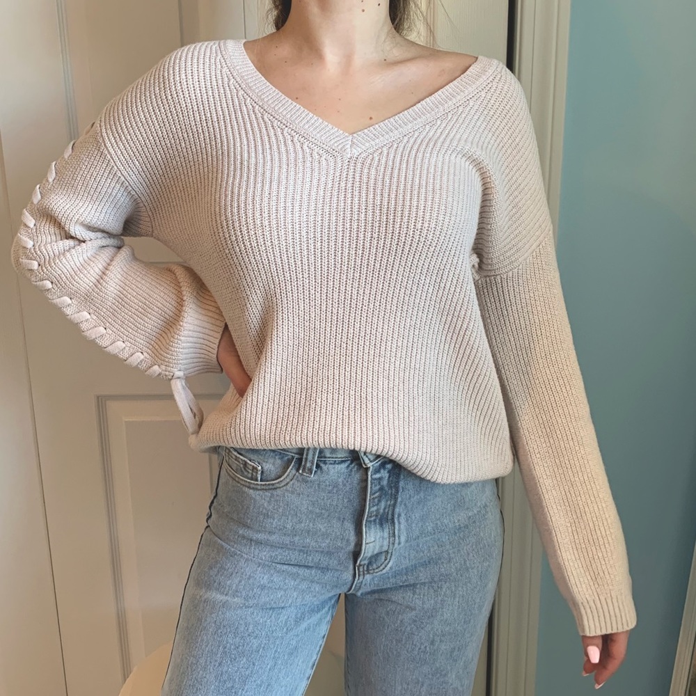 AMERICAN EAGLE Cream Knit V-Neck Sweater